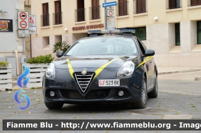 Alfa Romeo Nuova Giulietta
Guardia di Finanza
Allestita NCT Nuova Carrozzeria Torinese
Decorazione Grafica Artlantis
GdiF 523 BK
Parole chiave: Alfa-Romeo Nuova Giulietta_GdiF523BK