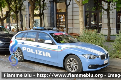 Bmw 318 Touring F31 III restyle
Polizia di Stato
Polizia Stradale
Allestimento Focaccia
Decorazione Grafica Artlantis
POLIZIA M3627
in scorta al Giro d'Italia 2021
Parole chiave: Bmw 318 Touring F31_III restyle_