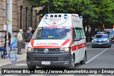 Volkswagen Transporter T6
Croce Rossa Italiana
Comitato Locale di Lipomo CO
Allestita Aricar
CRI 376 AG
In scorta al Giro d'Italia 2021
Parole chiave: Volkswagen Transporter T6_CRI367AG_ambulanza