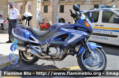 Honda Deauville 650
Polizia Locale
Comune di Giovinazzo (Ba)
Parole chiave: Honda Deauville 650