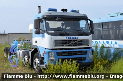 Volvo FM II serie "Mobix"
Polizia di Stato
Polizia di Frontiera
POLIZIA E8299

-mezzo in attesa di recupero, destinato ad altro uso-
Parole chiave: Volvo FM_II serie_"Mobix"_POLIZIAE8299