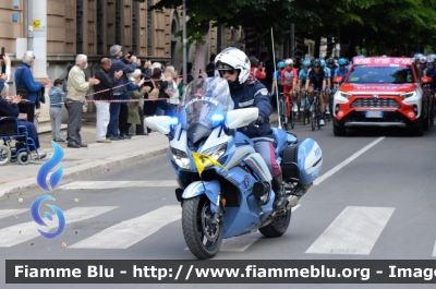 Yamaha FJR 1300 II serie
Polizia di Stato
Polizia Stradale
Allestimento Elevox
POLIZIA G3103
in scorta al Giro d'Italia 2021
Moto "Gialla"
Parole chiave: Yamaha FJR 1300_II serie_POLIZIAG3103_giro italia 2021