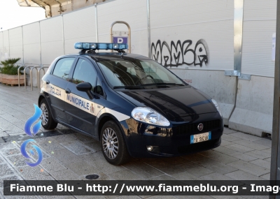 Fiat Grande Punto
Polizia Locale
Comune di Bari
POLIZIA LOCALE YA 382 AK
Parole chiave: Fiat Grande Punto_POLIZIALOCALEYA382AK