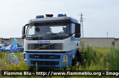 Volvo FM II serie "Mobix"
Polizia di Stato
Polizia di Frontiera
POLIZIA E8299

-mezzo in attesa di recupero, destinato ad altro uso-
Parole chiave: Volvo FM_II serie_"Mobix"_POLIZIAE8299