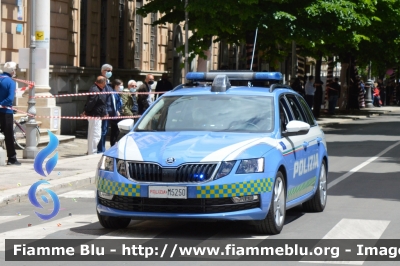 Skoda Octavia Wagon V serie
Polizia di Stato
Polizia Stradale
Allestimento Focaccia
Decorazione Grafica Artlantis
POLIZIA M5250
Parole chiave: Skoda Octavia Wagon_V serie_POLIZIAM5250