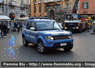 Land Rover Discovery 4
Polizia di Stato
Squadra Volante
Unità Operativa di Primo Intervento
POLIZIA M2631
Parole chiave: Land Rover Discovery 4_POLIZIAM2631