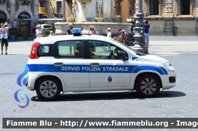 Fiat Nuova Panda II serie
Polizia Locale
Comune di Catania
Servizi Polizia Stradale
Parole chiave: Fiat Nuova Panda_II serie