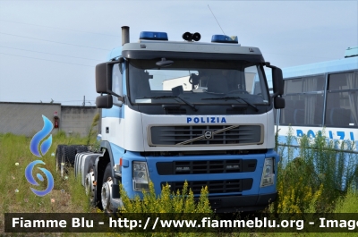 Volvo FM II serie "Mobix"
Polizia di Stato
Polizia di Frontiera
POLIZIA E8299

-mezzo in attesa di recupero, destinato ad altro uso-
Parole chiave: Volvo FM_II serie_"Mobix"_POLIZIAE8299