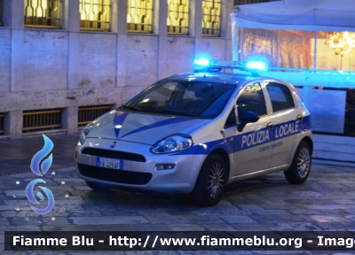 Fiat Punto VI serie
Polizia Locale
Comune di Matera
POLIZIA LOCALE YA 429 AF
Parole chiave: Fiat Punto_VI serie_POLIZIALOCALEYA429AF