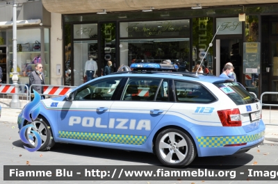 Skoda Octavia Wagon V serie
Polizia di Stato
Polizia Stradale
Allestimento Focaccia
Decorazione Grafica Artlantis
POLIZIA M5203
in scorta al Giro d'Italia 2021
Vettura "4"
Parole chiave: Skoda Octavia Wagon_V serie_POLIZIAM5203_giro italia 2021