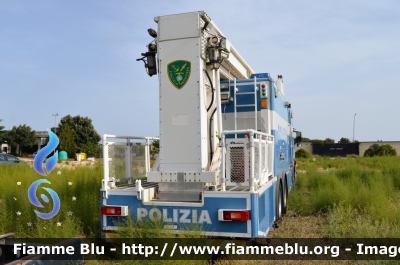 Volvo FM II serie "Mobix"
Polizia di Stato
Polizia di Frontiera
POLIZIA E8298

-mezzo dismesso-
Parole chiave: Volvo FM_II serie _"Mobix"_POLIZIAE8298