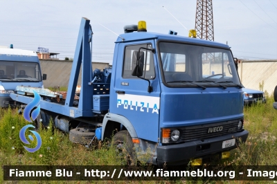 Iveco 95-14
Polizia di Stato
Carro soccorso
POLIZIA 68546
allestimento Farid
Parole chiave: Iveco 95-14_POLIZIA68546