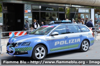 Skoda Octavia Wagon V serie
Polizia di Stato
Polizia Stradale
Allestimento Focaccia
Decorazione Grafica Artlantis
POLIZIA M5203
in scorta al Giro d'Italia 2021
Vettura "4"
Parole chiave: Skoda Octavia Wagon_V serie_POLIZIAM5203_giro italia 2021