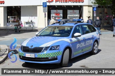 Skoda Octavia Wagon V serie
Polizia di Stato
Polizia Stradale
Allestimento Focaccia
Decorazione Grafica Artlantis
POLIZIA M5250
Parole chiave: Skoda Octavia Wagon_V serie_POLIZIAM5250