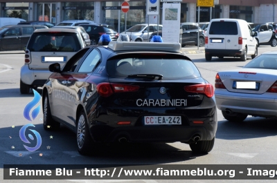 Alfa Romeo Nuova Giulietta restyle
Carabinieri
Nucleo Operativo Radiomobile
Allestimento NCT Nuova Carrozzeria Torinese
Decorazione Grafica Artlantis
CC EA 242
Parole chiave: Alfa-Romeo Nuova Giulietta _restyle_CCEA242