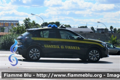 Peugeot e-208
Guardia di Finanza
allestimento Focaccia
Parole chiave: Peugeot e-208