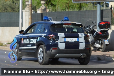 Jeep Avenger
Polizia Locale
Comune di Trani (BT)
Allestimento Futura Veicoli Speciali
POLIZIA LOCALE YA 340 AE
Parole chiave: Jeep Avenger_POLIZIALOCALEYA340AE