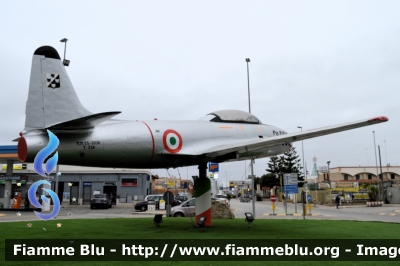 Lockheed T-33A Shooting Star
Aeronautica Militare Italiana
3° Stormo
MM 55-3030
in servizio dal 1956 al 1983
monumentato presso Barletta
Parole chiave: Lockheed T-33A_Shooting Star_MM55-3030