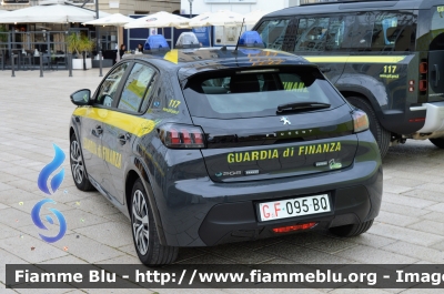 Peugeot e-208
Guardia di Finanza
Allestimento Focaccia
Decorazione Grafica Artlantis
GdiF 095 BQ
Parole chiave: Peugeot e-208_GdiF095BQ