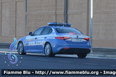 Alfa Romeo Nuova Giulia
Polizia di Stato
Squadra Volante
Allestimento FCA
POLIZIA M7096
Parole chiave: Alfa-Romeo Nuova Giulia_POLIZIAM7096