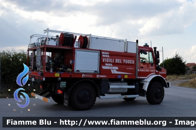 Mercedes-Benz Unimog U5023
Vigili del Fuoco
Allestimento Telaio Bai
Modulo AIB Divitec/Rosenfire
VF 32202
Parole chiave: Mercedes-Benz Unimog U5023_VF32202