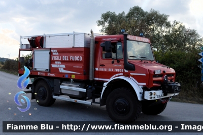 Mercedes-Benz Unimog U5023
Vigili del Fuoco
Allestimento Telaio Bai
Modulo AIB Divitec/Rosenfire
VF 32202
Parole chiave: Mercedes-Benz Unimog U5023_VF32202