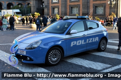 Alfa-Romeo Nuova Giulietta restyle
Polizia di Stato
Squadra Volante
Allestita NCT Nuova Carrozzeria Torinese
POLIZIA M1414
Parole chiave: Alfa-Romeo Nuova Giulietta_restyle_POLIZIAM1414