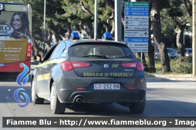 Alfa Romeo Nuova Giulietta restyle
Guardia di Finanza
Allestita NCT Nuova Carrozzeria Torinese
Decorazione Grafica Artlantis
GdiF 252 BN
Parole chiave: Alfa-Romeo Nuova Giulietta_restyle_GdiF252BN