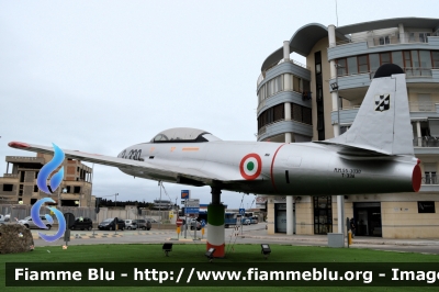 Lockheed T-33A Shooting Star
Aeronautica Militare Italiana
3° Stormo
MM 55-3030
in servizio dal 1956 al 1983
monumentato presso Barletta
Parole chiave: Lockheed T-33A_Shooting Star_MM55-3030