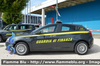 Alfa Romeo Nuova Giulietta restyle
Guardia di Finanza
Allestita NCT Nuova Carrozzeria Torinese
Decorazione Grafica Artlantis
GdiF 921 BK
Parole chiave: Alfa-Romeo Nuova Giulietta_restyle_GdiF921BK