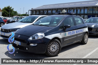 Fiat Punto Evo
Polizia Locale
Comune di Bitetto (BA)
POLIZIA LOCALE YA 156 AA
Parole chiave: Fiat Punto Evo_POLIZIALOCALEYA156AA