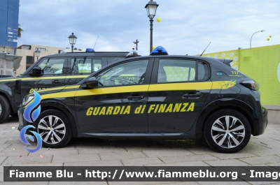 Peugeot e-208
Guardia di Finanza
Allestimento Focaccia
Decorazione Grafica Artlantis
GdiF 095 BQ
Parole chiave: Peugeot e-208_GdiF095BQ