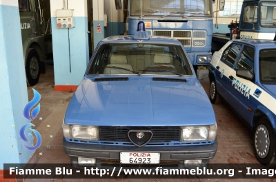 Alfa Romeo Nuova Giulietta
Polizia di Stato
Squadra Volante
POLIZIA 64923

Automezzo Storico conservato presso Autocentro di Foggia
Parole chiave: Alfa-Romeo Nuova Giulietta_POLIZIA64923