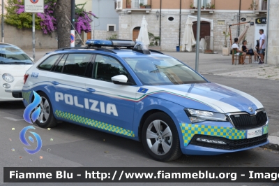 Skoda Superb Wagon III serie restyle
Polizia di Stato
Polizia Stradale
Decorazione Grafica Artlantis
POLIZIA M6396
Parole chiave: Skoda Superb Wagon_III serie_restyle_POLIZIAM6396