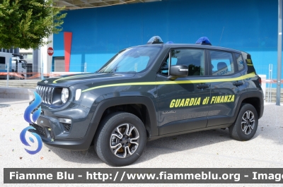 Jeep Renegade restyle
Guardia di Finanza
Allestimento NCT Nuova Carrozzeria Torinese
Decorazione Grafica Artlantis
GdiF 898 BN
Parole chiave: Jeep Renegade_restyle_GdiF898BN