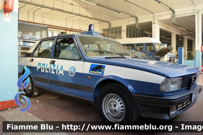 Alfa Romeo Nuova Giulietta
Polizia di Stato
Squadra Volante
POLIZIA 64923

Automezzo Storico conservato presso Autocentro di Foggia
Parole chiave: Alfa-Romeo Nuova Giulietta_POLIZIA64923