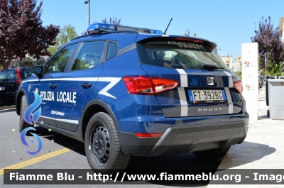 Seat Arona
Polizia Locale
Comune di Giovinazzo (Ba)
Auto 1
allestimento Ciabilli
Parole chiave: Seat Arona