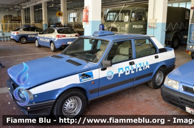 Alfa Romeo Nuova Giulietta
Polizia di Stato
Squadra Volante
POLIZIA 64923

Automezzo Storico conservato presso Autocentro di Foggia
Parole chiave: Alfa-Romeo Nuova Giulietta_POLIZIA64923