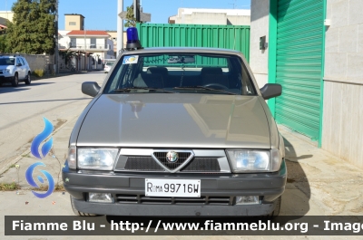 Alfa Romeo 75 II serie
Polizia di Stato
POLIZIA 79258
targa di copertura Roma 99716W
Club Alfisti in Pattuglia
Parole chiave: Alfa-Romeo 75 _II serie_POLIZIA79258