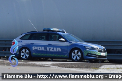 Skoda Superb Wagon III serie restyle
Polizia di Stato
Polizia Stradale
Decorazione Grafica Artlantis
POLIZIA M6403
Parole chiave: Skoda Superb Wagon_III serie_restyle_POLIZIAM6403