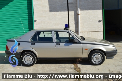 Alfa Romeo 75 II serie
Polizia di Stato
POLIZIA 79258
targa di copertura Roma 99716W
Club Alfisti in Pattuglia
Parole chiave: Alfa-Romeo 75 _II serie_POLIZIA79258