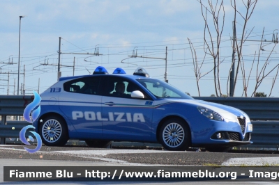 Alfa Romeo Nuova Giulietta restyle
Polizia di Stato
Polizia Stradale
Allestita NCT Nuova Carrozzeria Torinese
Parole chiave: Alfa Romeo Nuova Giulietta_restyle