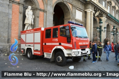 Iveco EuroFire 140E28 4x4 II serie
Vigili del Fuoco
Comando Provinciale di Napoli
AutoPompaSerbatoio allestimento Iveco-Magirus
VF 25451
Parole chiave: Iveco EuroFire 140E28 4x4_II serie_VF25451