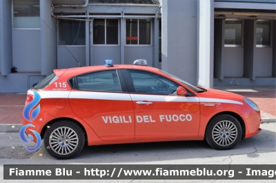 Alfa Romeo Nuova Giulietta restyle
Vigili del Fuoco
Direzione Regionale Puglia
VF 27936
Parole chiave: Alfa-Romeo Nuova Giulietta_restyle_VF27936