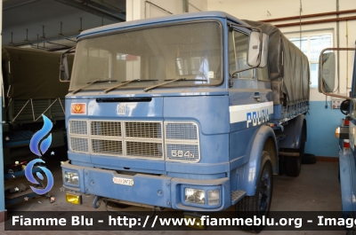 Fiat 684N
Polizia di Stato
Reparto Mobile
POLIZIA 39730

Automezzo Storico conservato presso Autocentro di Foggia
Parole chiave: Fiat 684N_POLIZIA39730