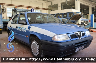 Alfa Romeo 33 II serie
Polizia di Stato
Squadra Volante
POLIZIA A9904

Automezzo Storico conservato presso Autocentro di Foggia
Parole chiave: Alfa Romeo 33_II serie_POLIZIAA9904