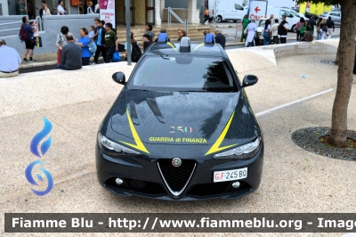 Alfa Romeo Nuova Giulia
Guardia di finanza
Allestimento FCA
Decorazione Grafica Artlantis
Gdif 245 BQ
Parole chiave: Alfa-Romeo Nuova Giulia_FieraDelLevante2024_Gdif245BQ