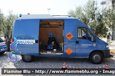 Fiat Ducato II serie
Polizia di Stato
Unità Artificieri
POLIZIA B3807
Parole chiave: Fiat Ducato_II Serie_POLIZIAB3807