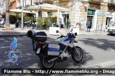 BMW F650G
Polizia Locale
Comune di Bari
Parole chiave: BMW F650G