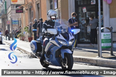 Yamaha FJR 1300 II serie
Polizia di Stato
Polizia Stradale
Allestimento Elevox
POLIZIA G3098
in scorta al Giro d'Italia 2020
Moto "gialla"
Parole chiave: Yamaha FJR 1300_II serie_POLIZIAG3098